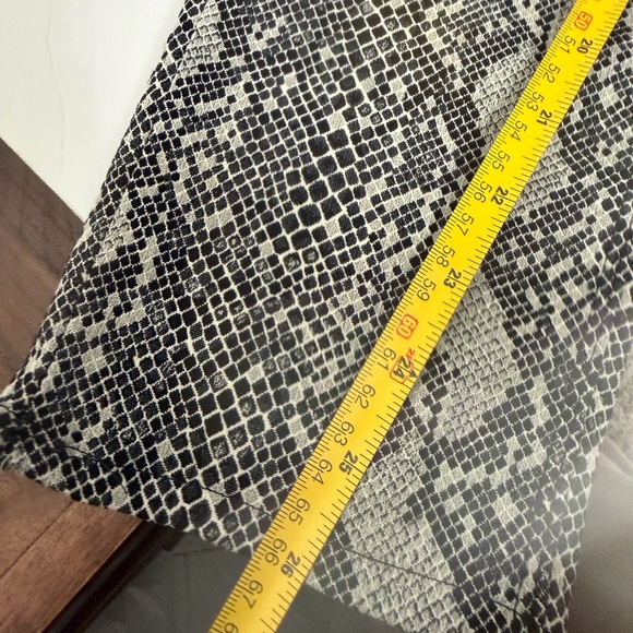 Hudson Nico Mid Rise Super Skinny Snake Pattern  - Black and Gray Size 28 Pants - Picture 15 of 16